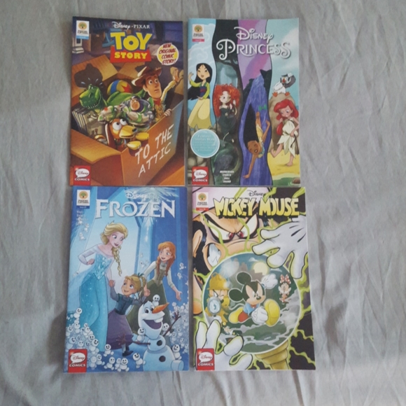 Peachtree Playthings Other - 💝 Disney Comic Books set of 4